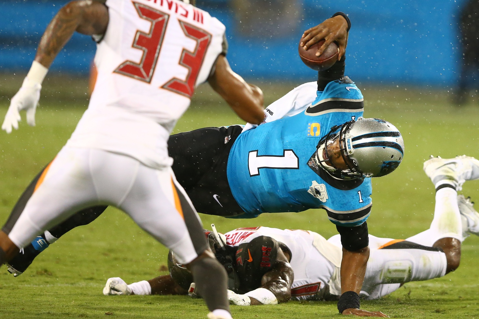Est-ce que cam Newton sera annulé par Carolina Panthers?